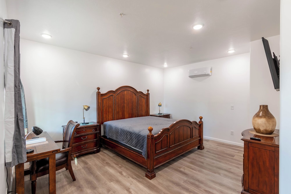 Hurricane Hideaway Lodging 24/46