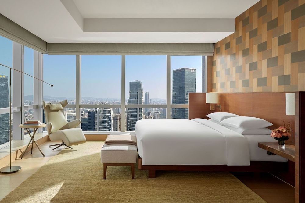 Executive, Suite, King Bed, Skyline View