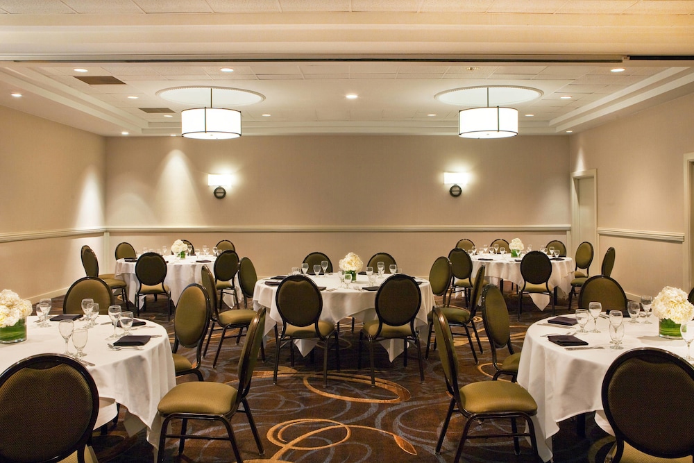 Hilton Kansas City Country Club Plaza 37/50