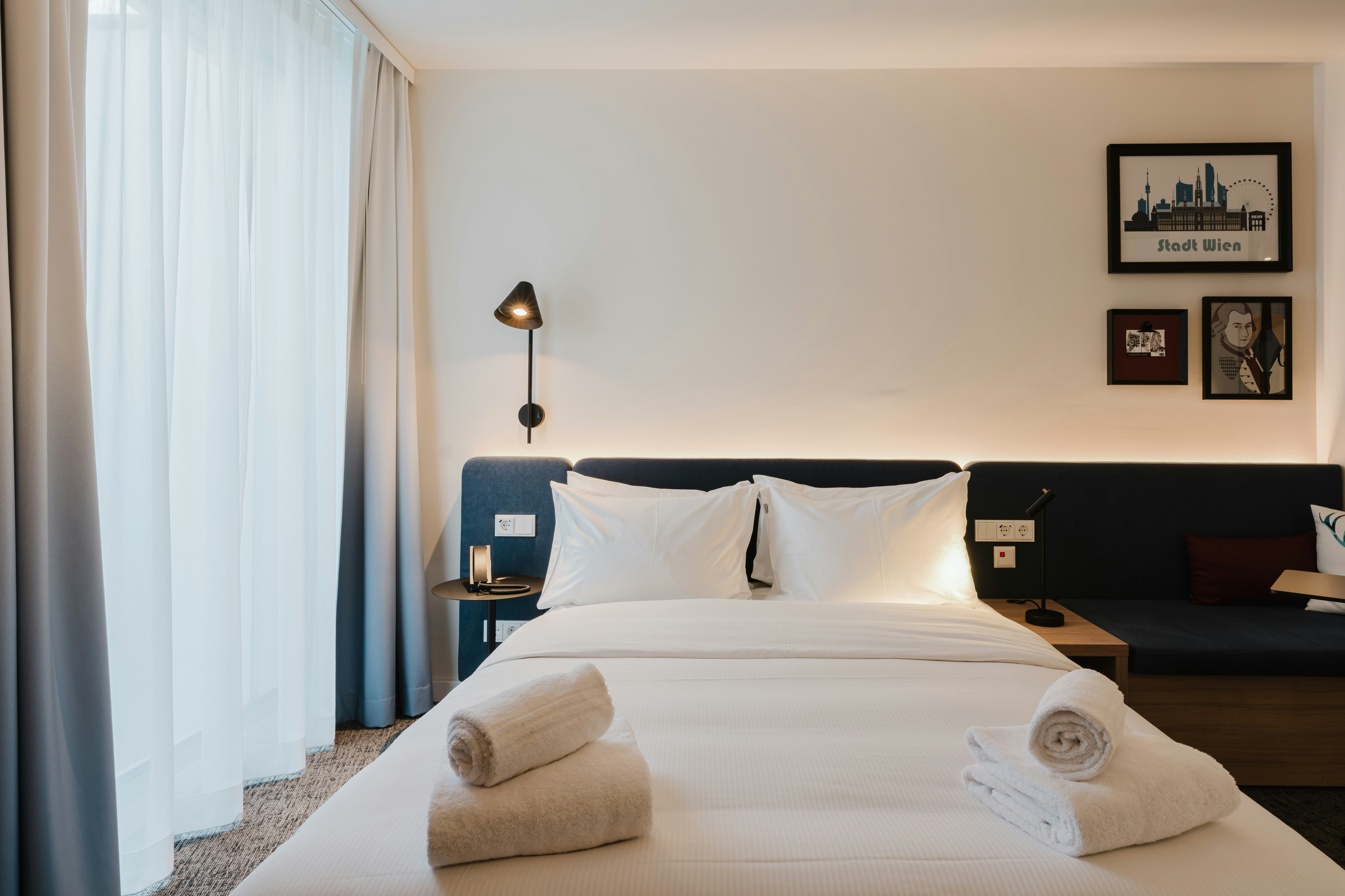 ROOM, QUEEN BED, ACCESSIBLE
