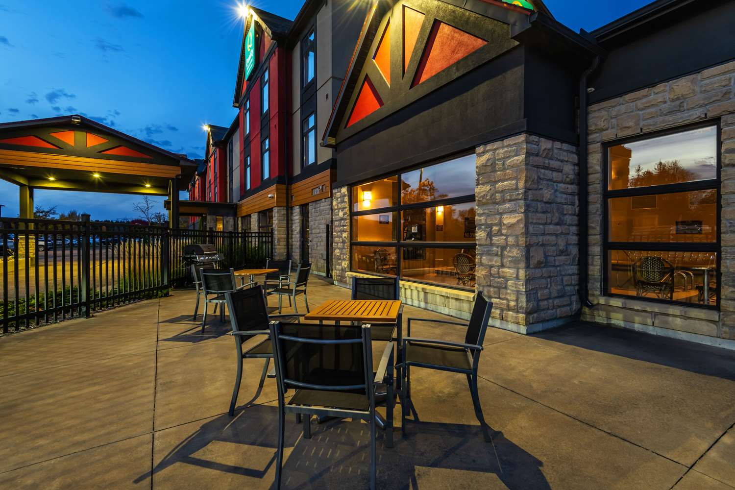 Quality Inn and Suites Petawawa 16/28