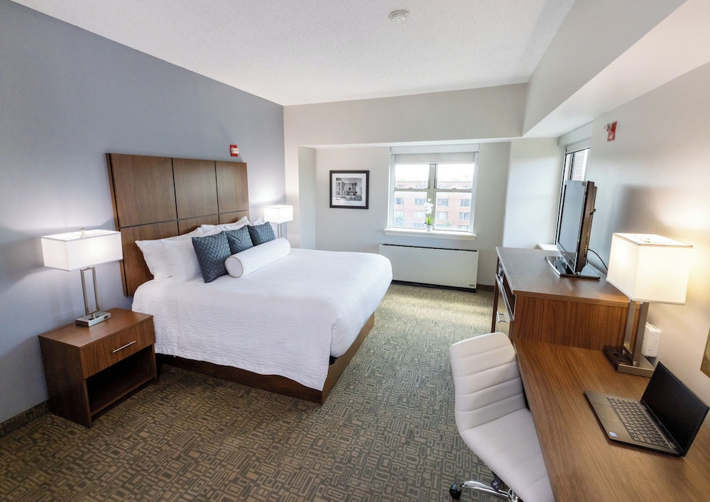 DELUXE, QUEEN BED, ACCESSIBLE