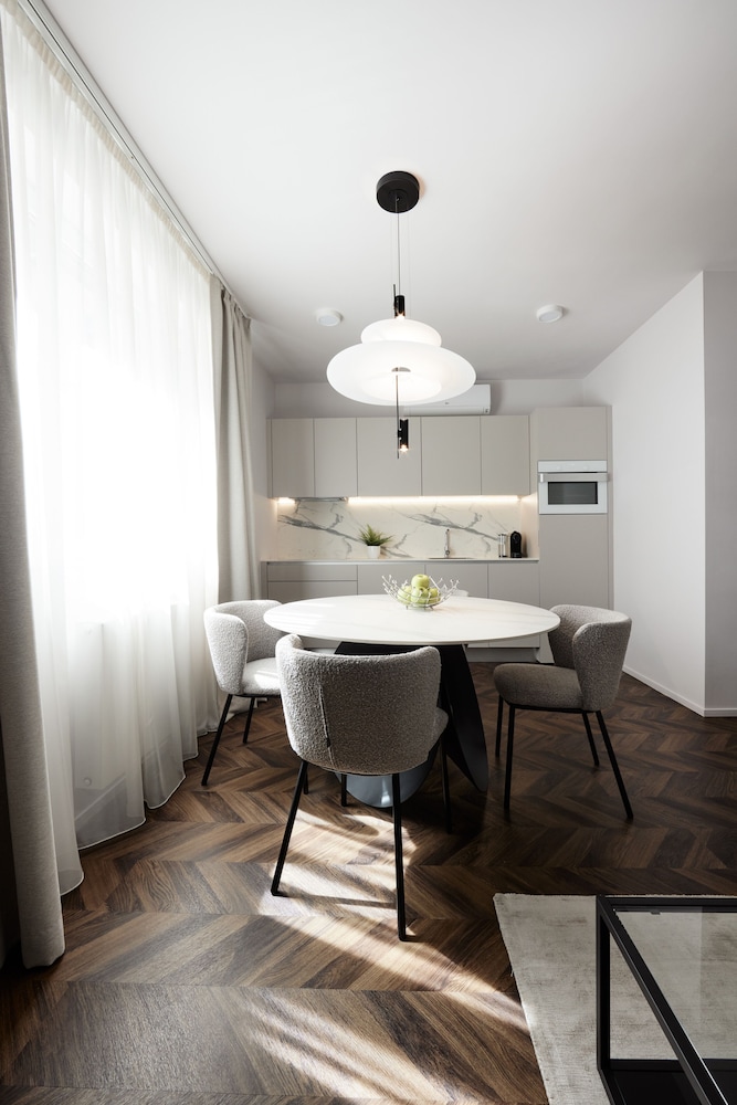The Amberlyn Suite Hotel 39/50
