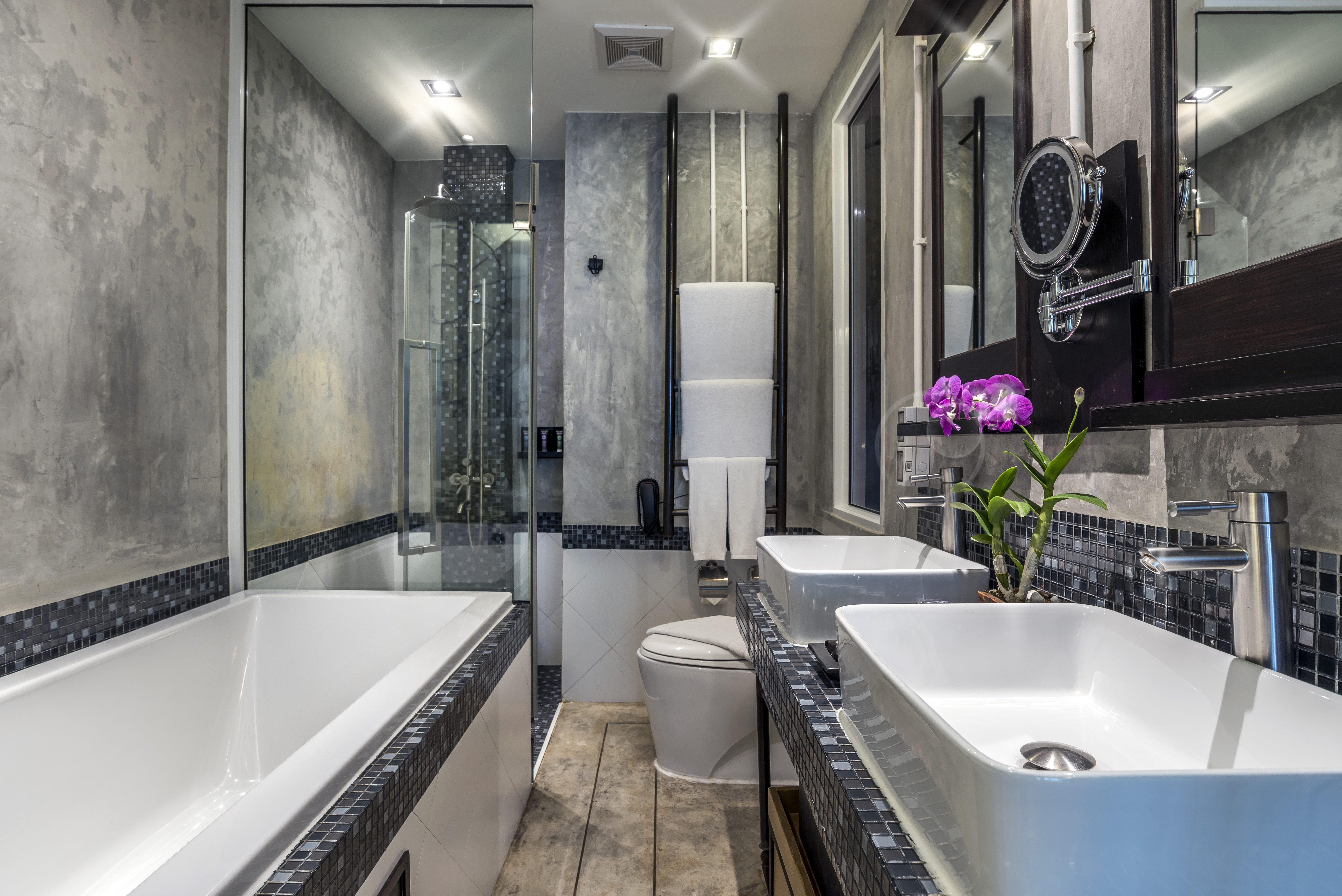 Bathroom at Pattaya Modus Beachfront Resort, PATTAYA
