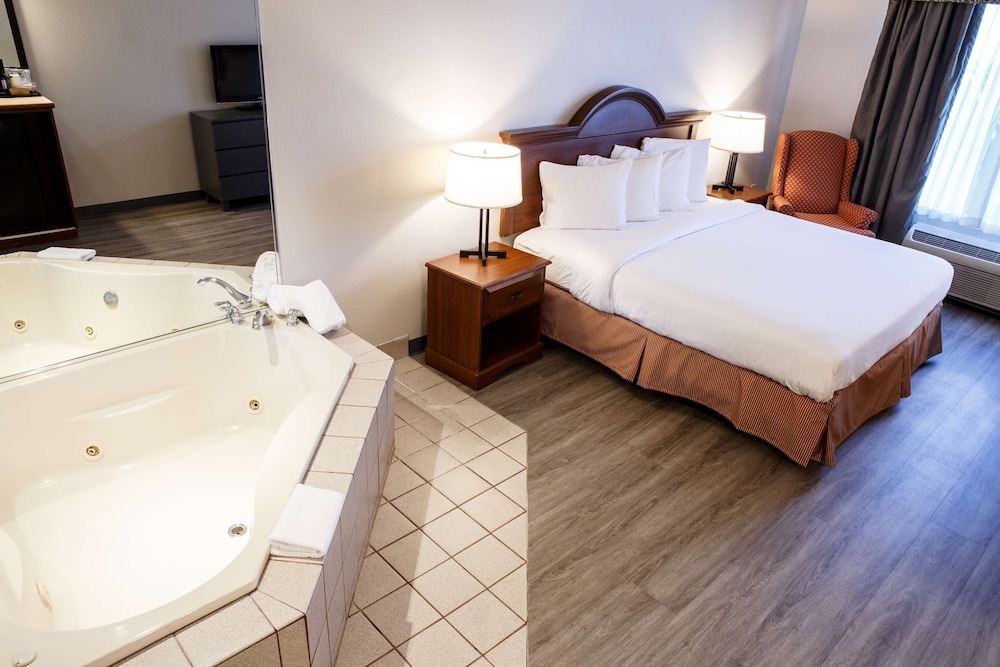 Country Inn & Suites by Radisson Harrisburg West PA 16/41