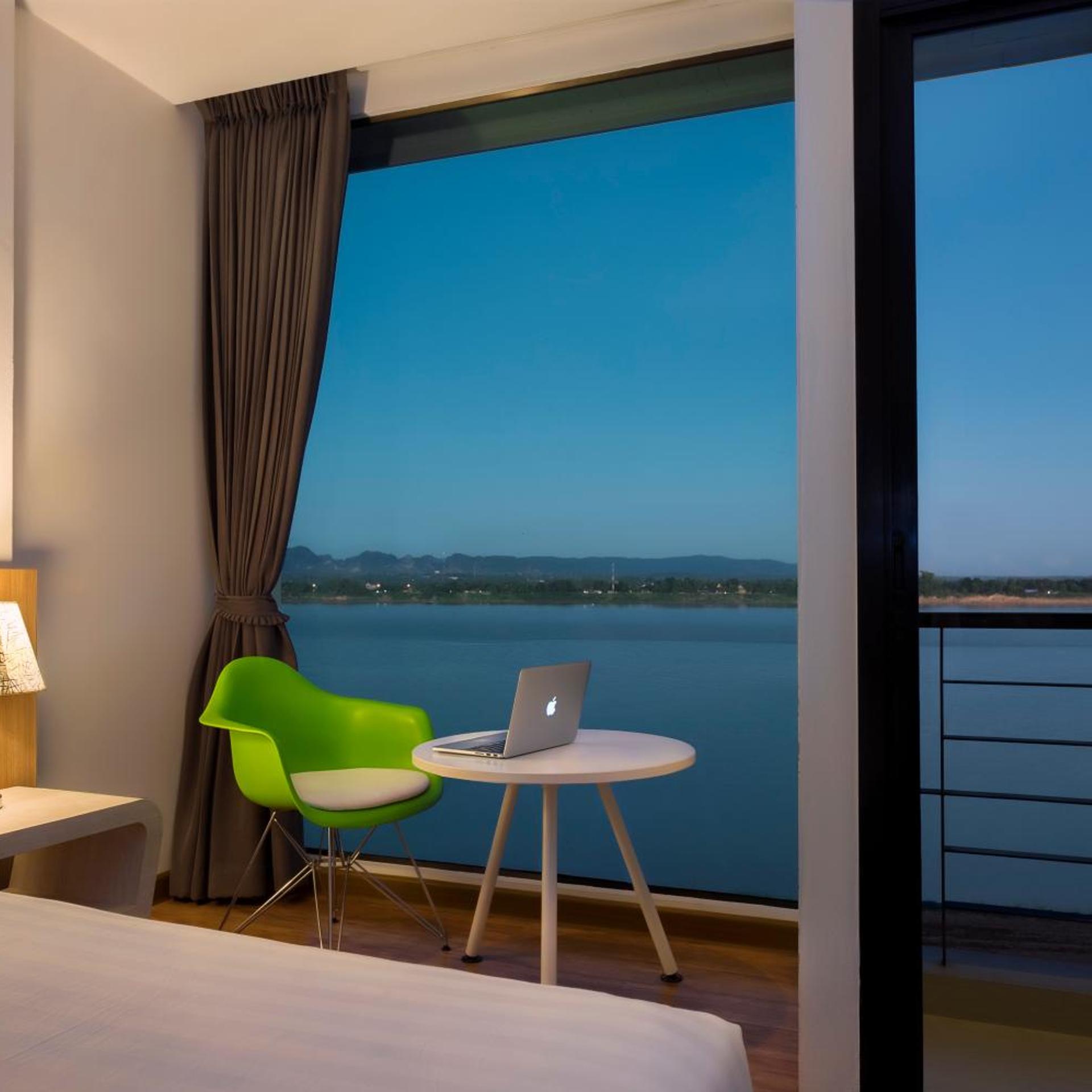 The River Hotel 34/50