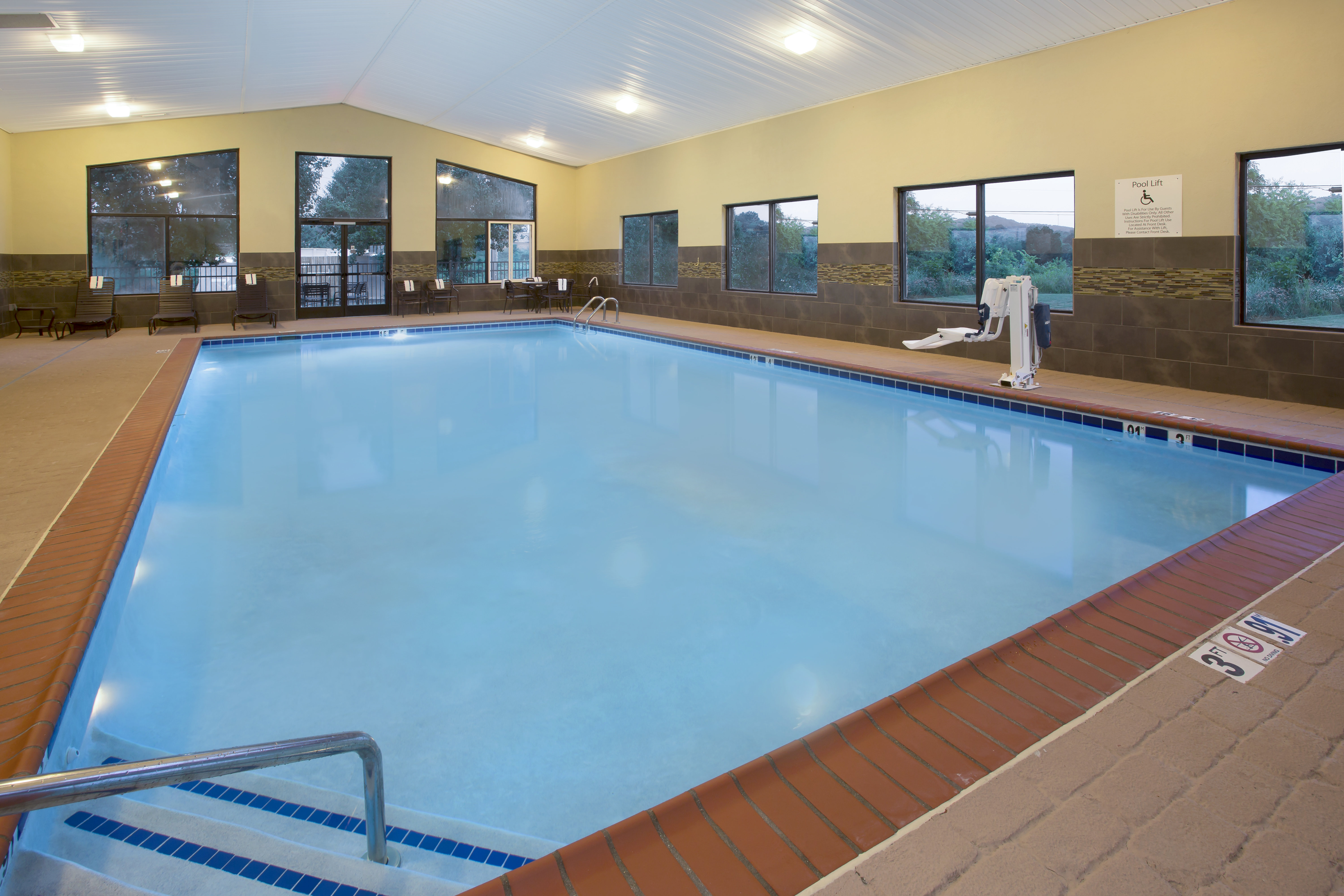 Holiday Inn Express Berea 22/44