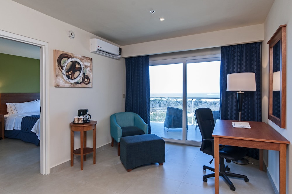 Holiday Inn Express Cabo San Lucas 52/71