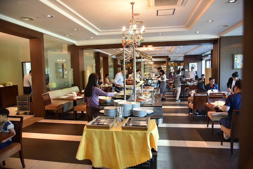 Adonis Hotel 49/58
