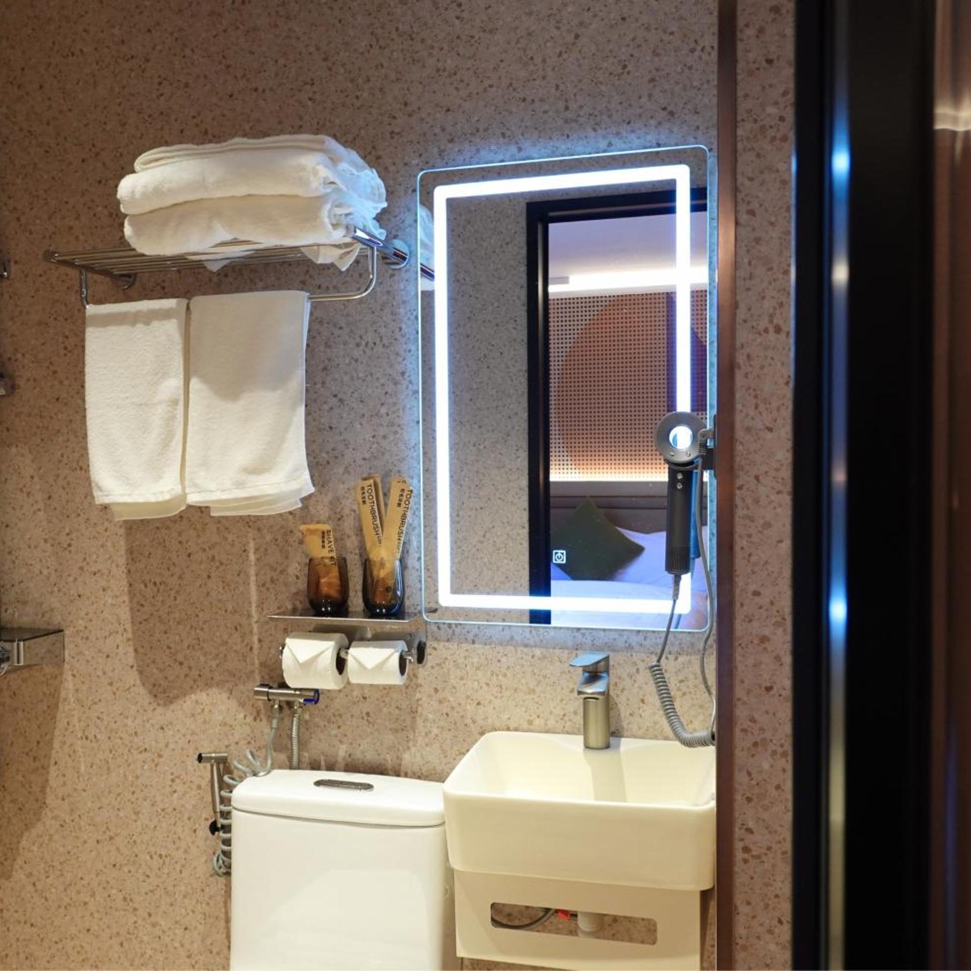 Hotel 165 41/45