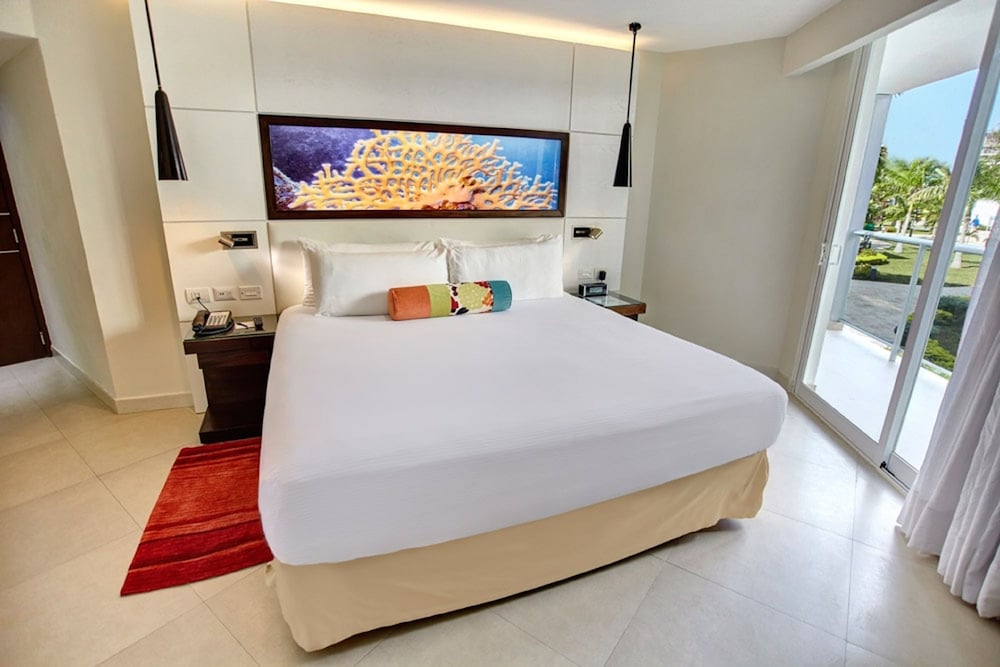 Resort Hideaway at Royalton Blue Waters, An Autograph Collection all Inclusive Resort Adults Only 8/31