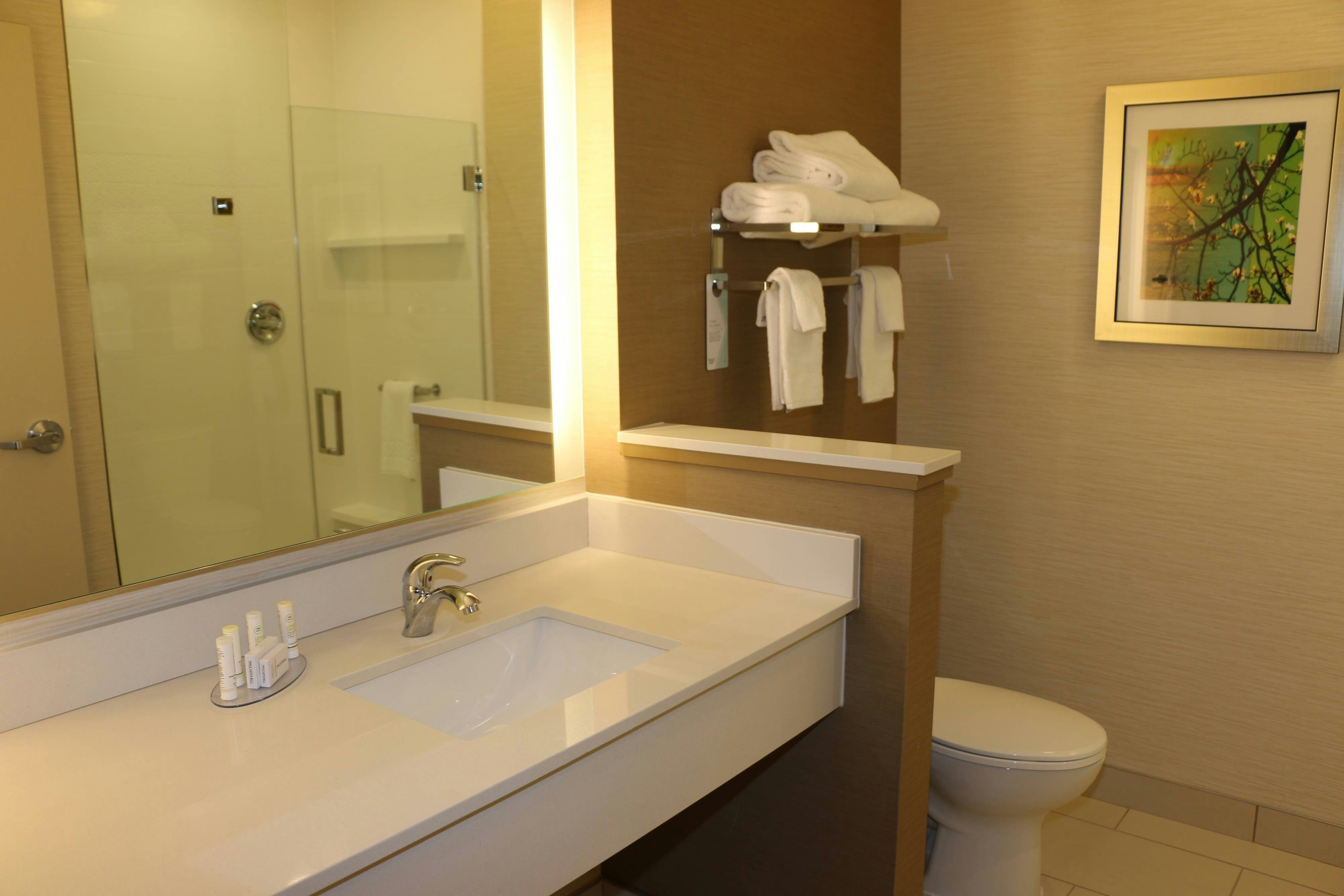 غرفة، Fairfield Inn Suites By Marriott Bowling Green 2/2