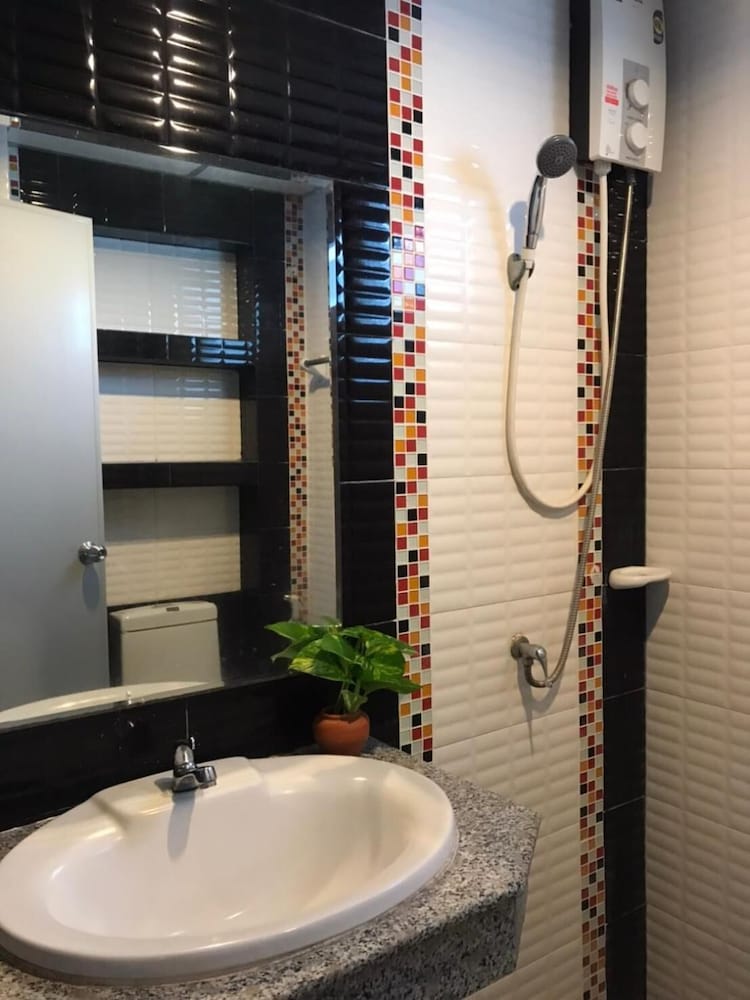 Grand Esie Service Apartment 23/24