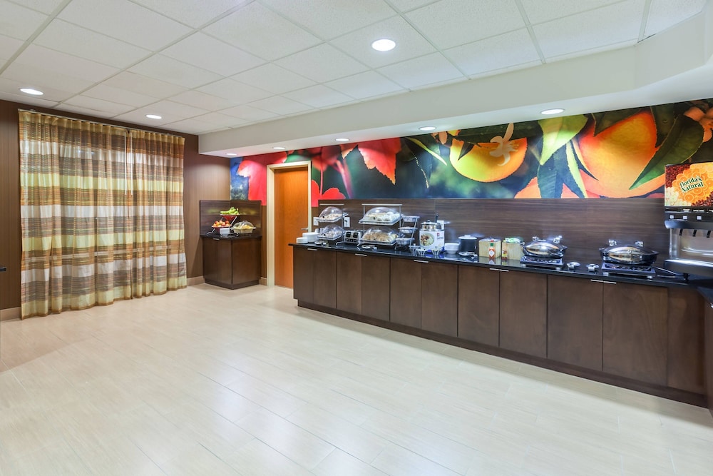 Fairfield Inn and Suites Rogers 9/56
