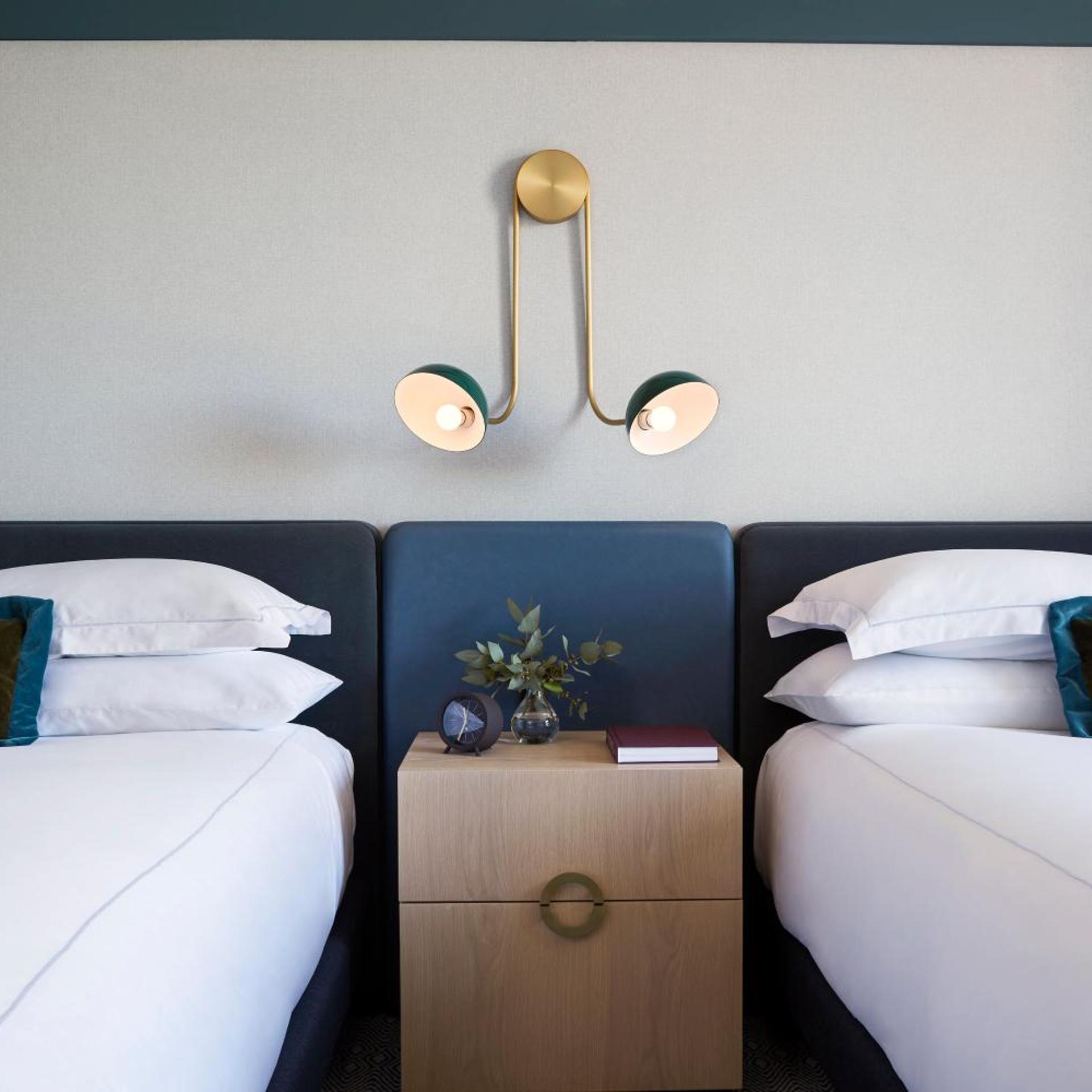 غرفة بسرير كينج وسريرين كوين، Kimpton Saint George Hotel 5/8