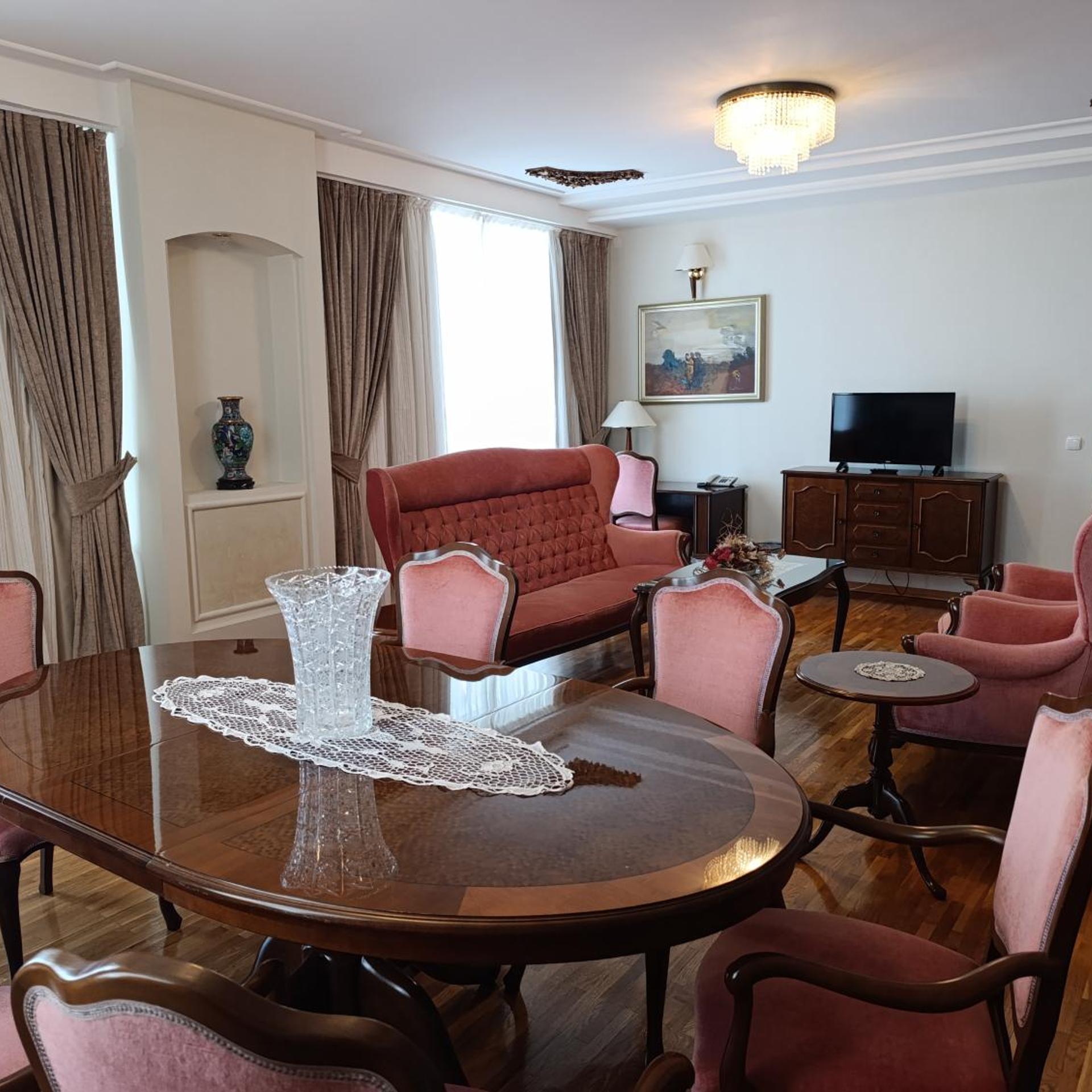 Metropol Hotel 35/54