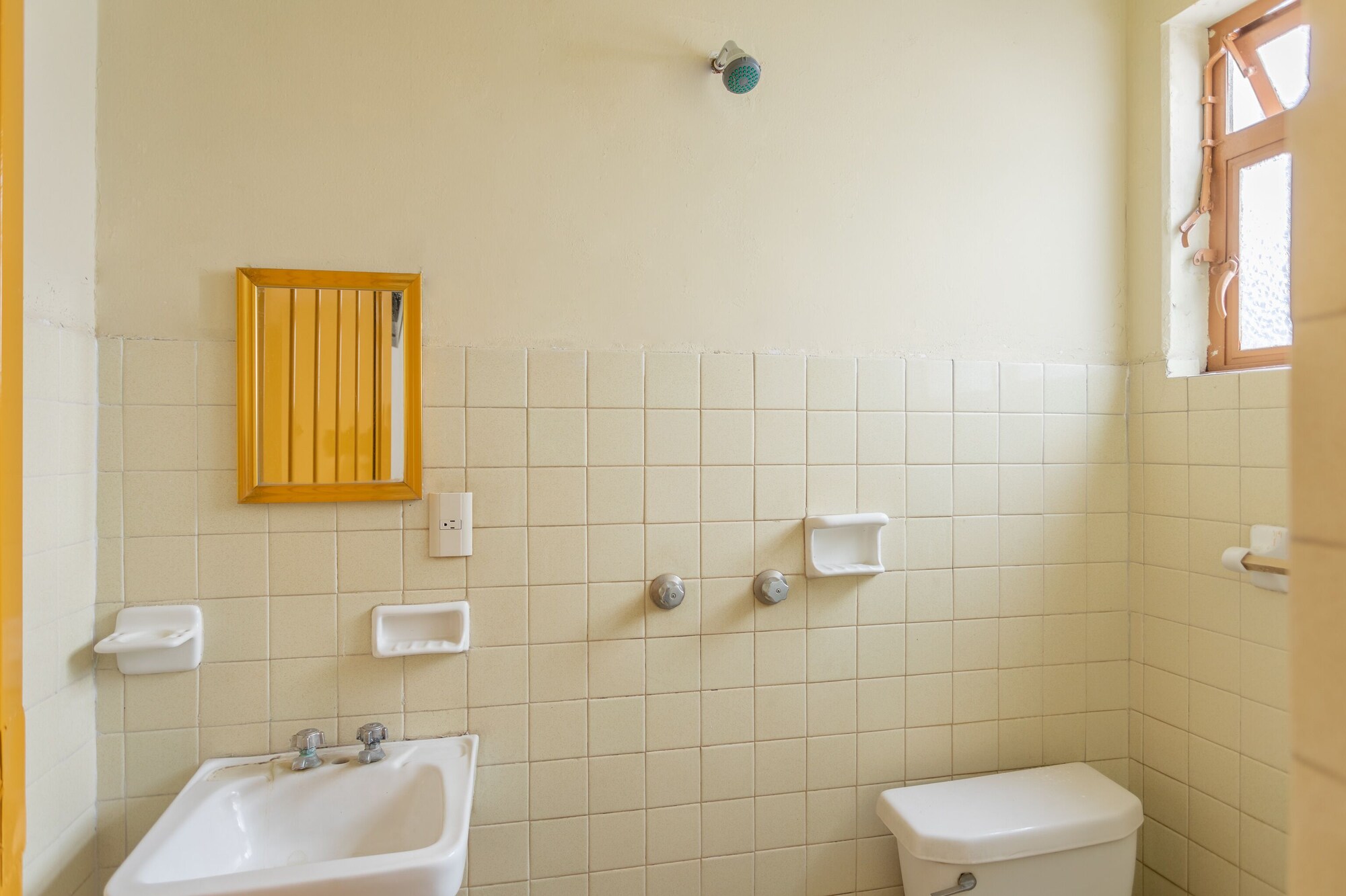 غرفة قياسية بسريرين مزدوجين، OYO Hotel Emperador, Oaxaca 2/2