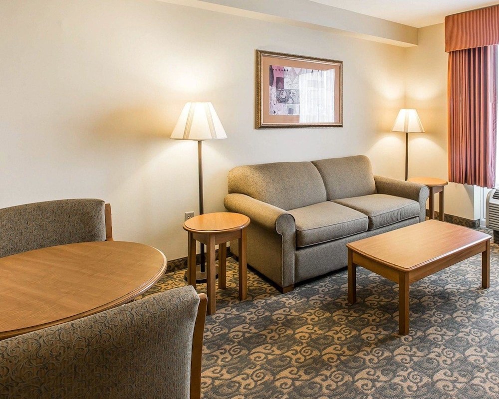 Comfort Suites Valdosta Mall Area 26/45