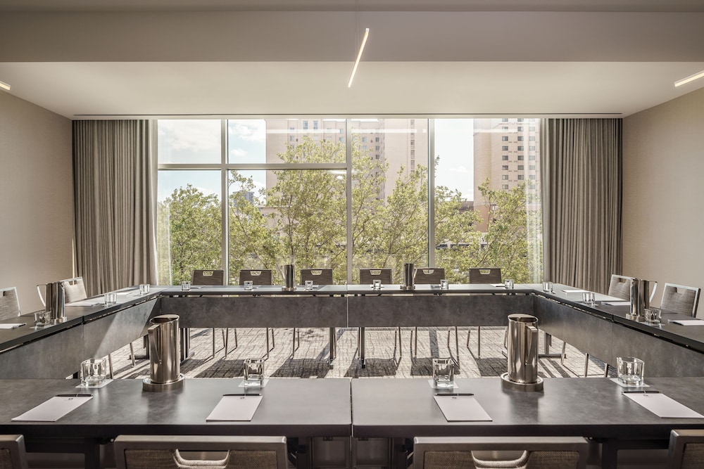 Hyatt Regency Houston/Galleria 69/74