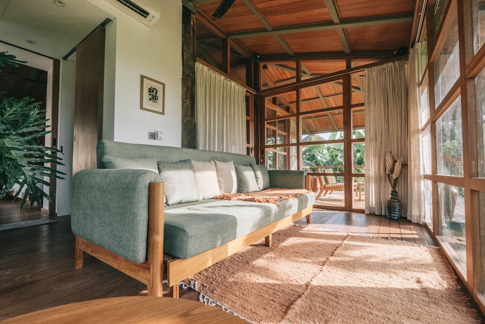 Tree House, Queen Bed, Private Pool