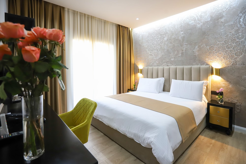 Imperator Hotel 34/62
