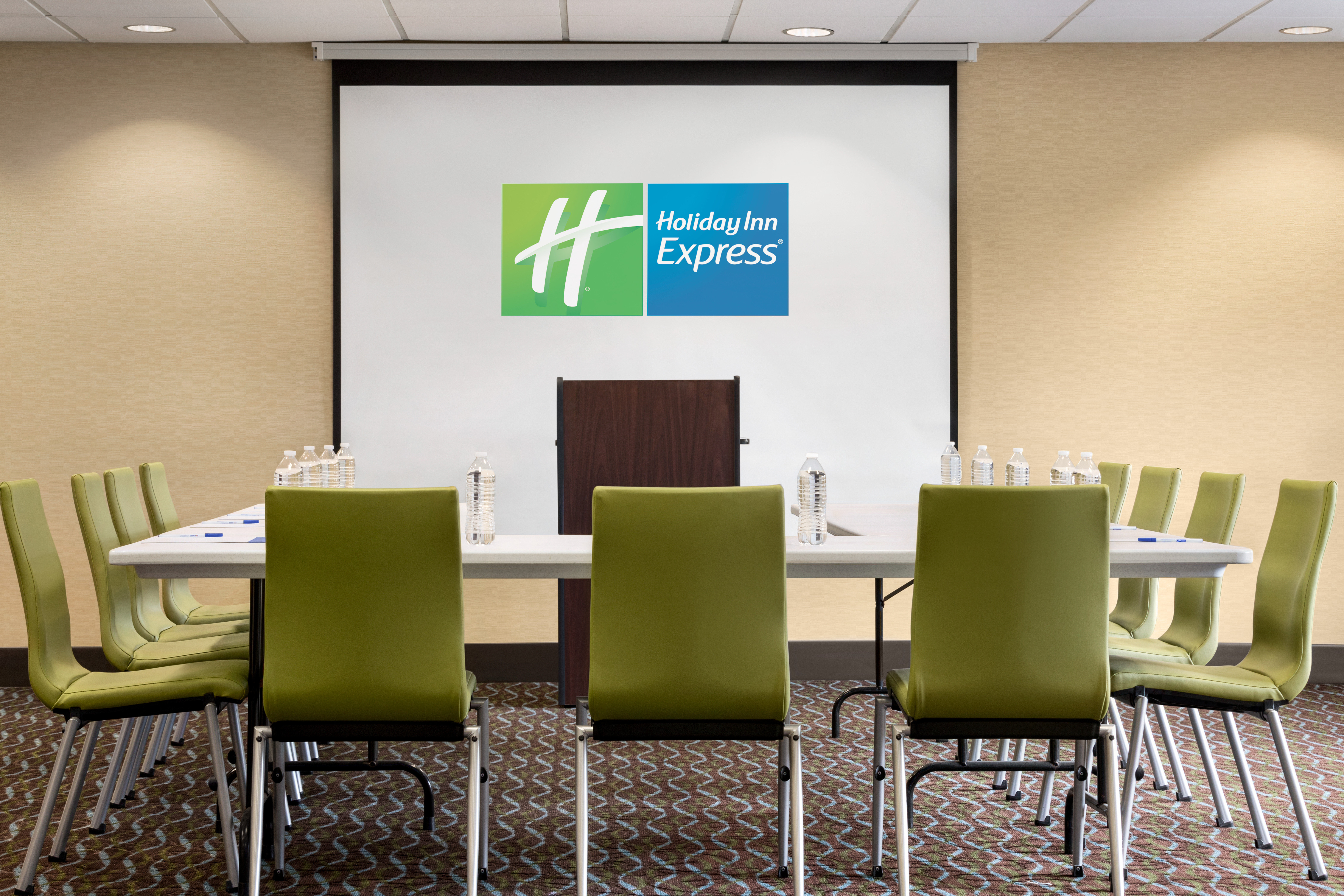 Holiday Inn Express Suites Anniston Oxford 21/24