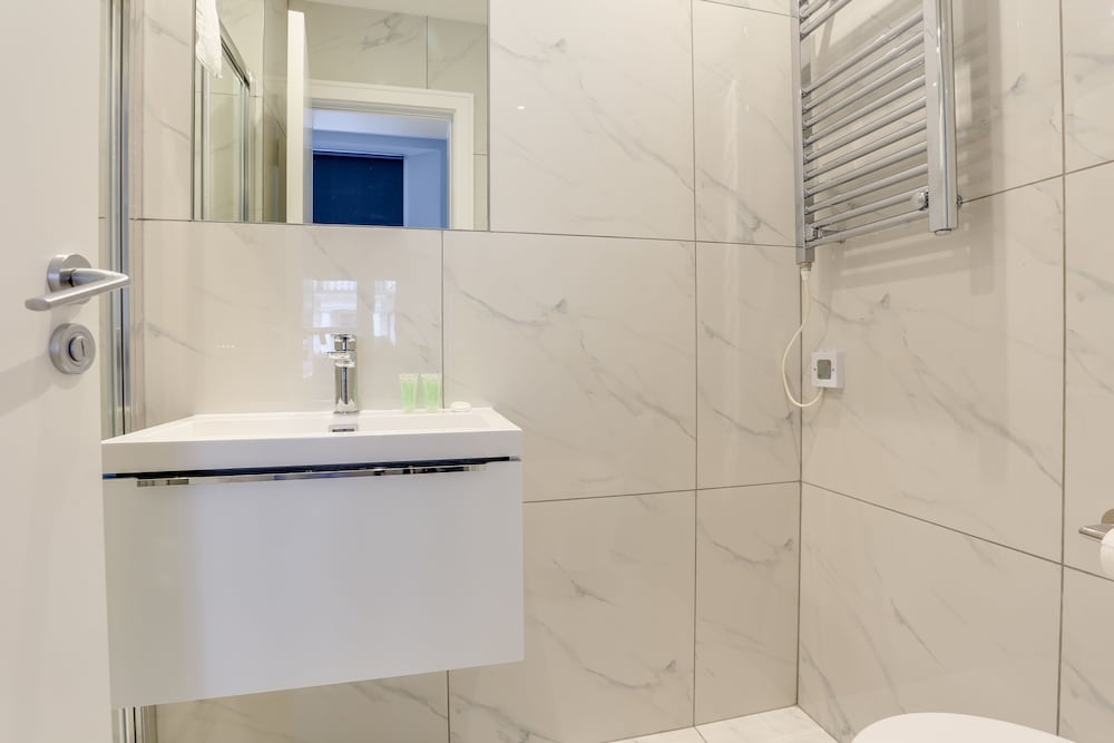 Queensborough Terrace Serviced Apartments 47/50