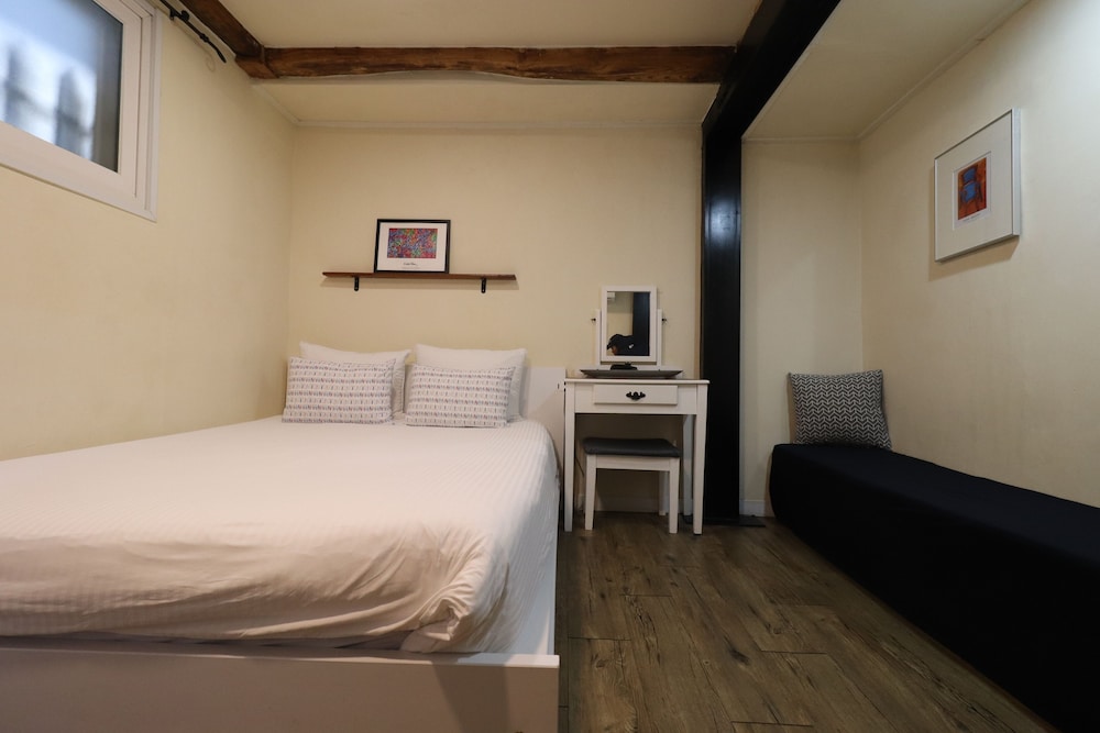 DELUXE, DOUBLE BED