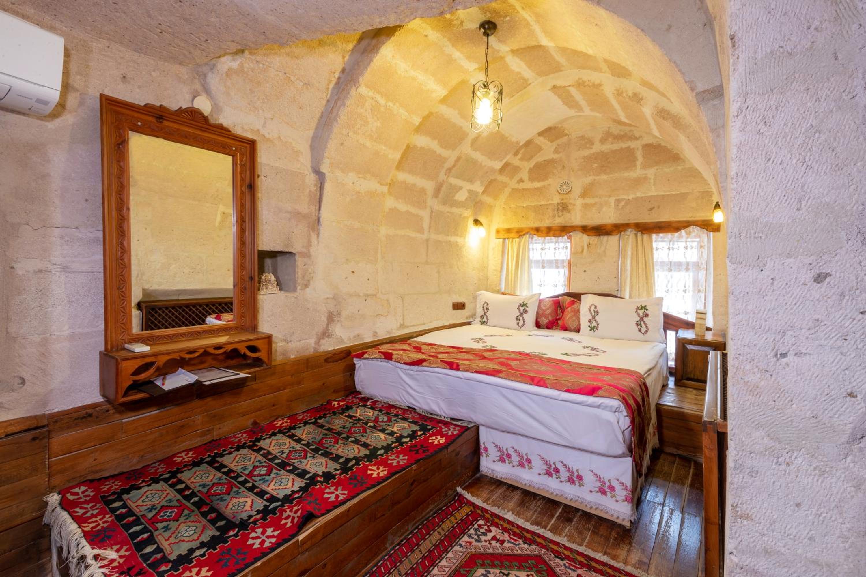 Cave, Family, Suite