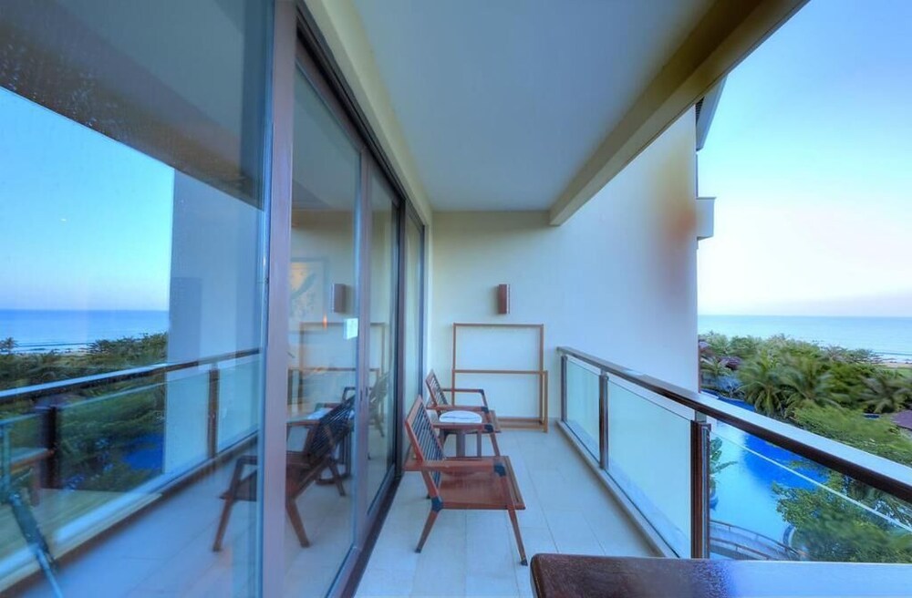 Haitang Bay Gloria Sanya Hotspring Resort 14/34