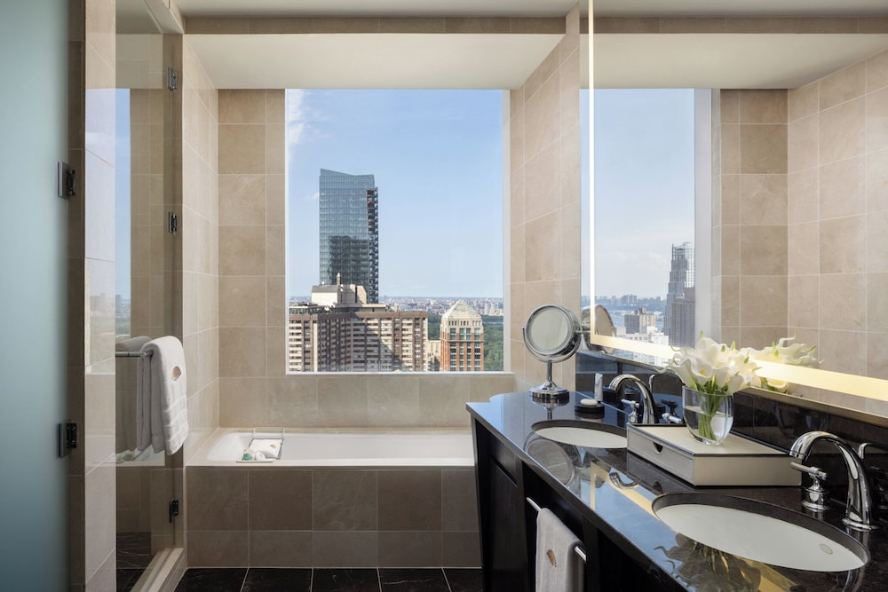 Premier, Suite, King Bed, Central Park View, Park View, Mandarin Oriental New York 3/5