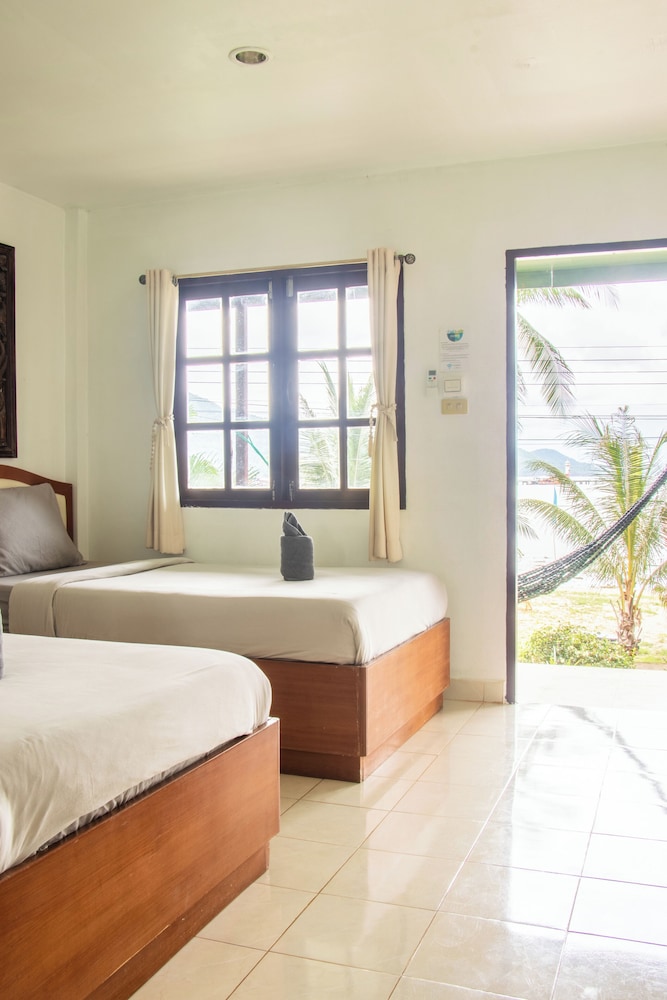 DELUXE, TWIN BEDS, SEA VIEW