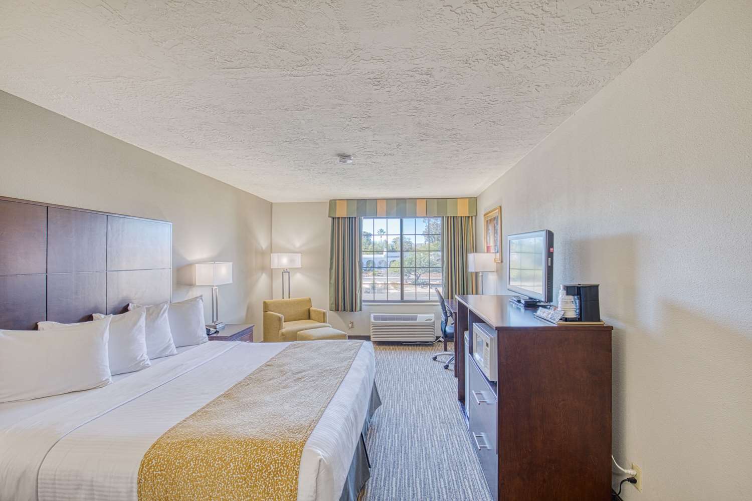 Room, King Bed, Bathtub, Accessible