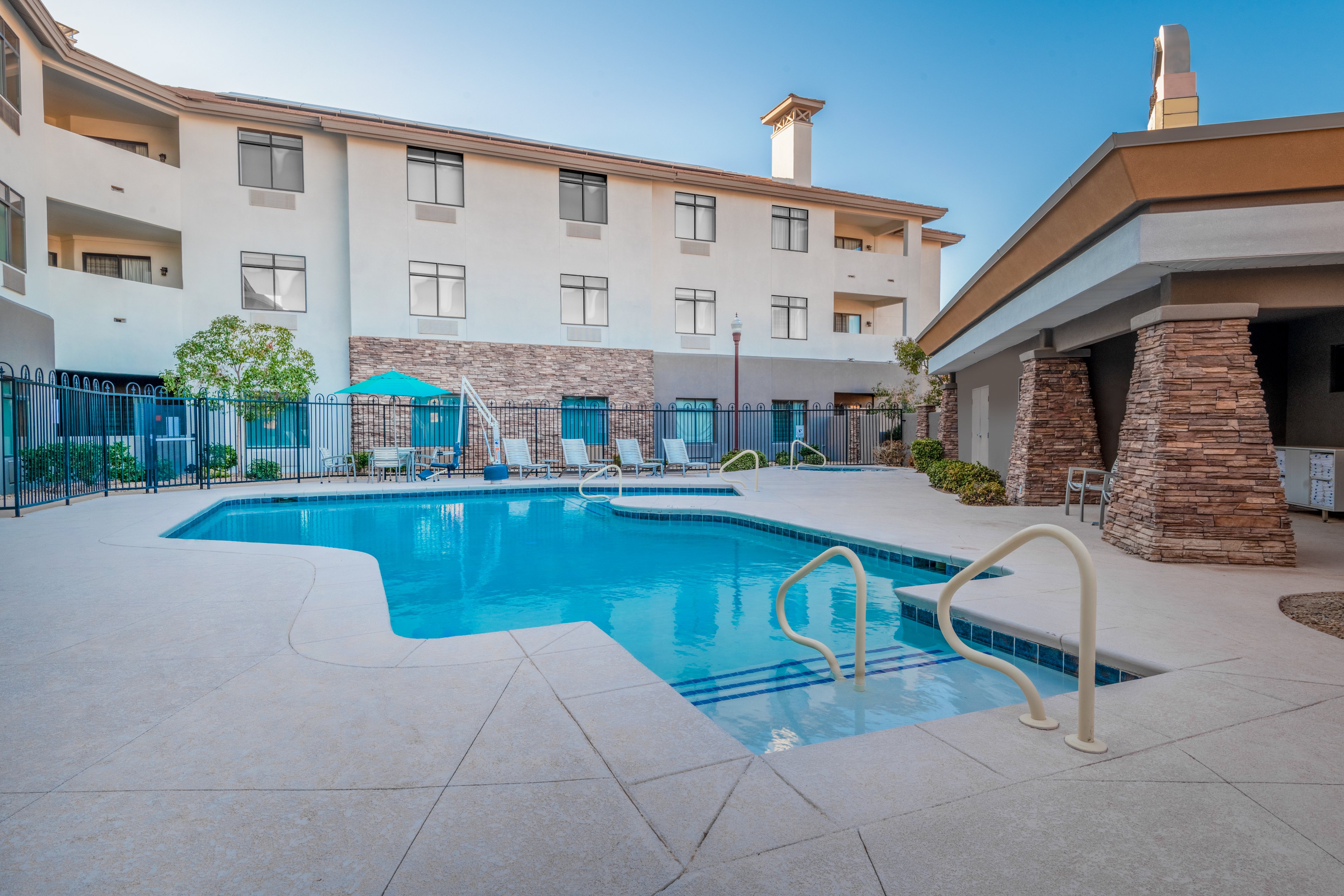 Holiday Inn Express Hotel Suites St George North 45/48