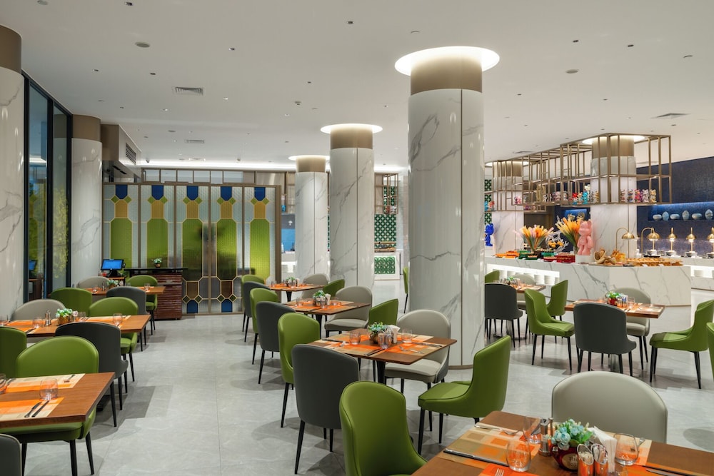 Dong Fang Hotel 56/74