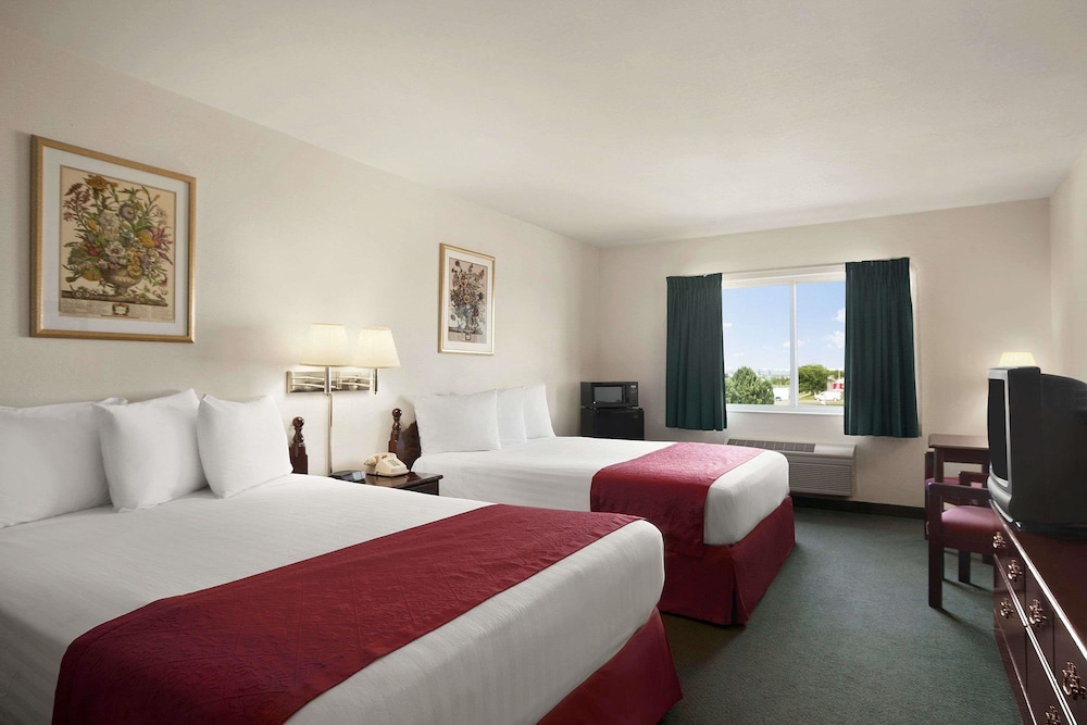 Days Inn & Suites By Wyndham Romeoville 7/26