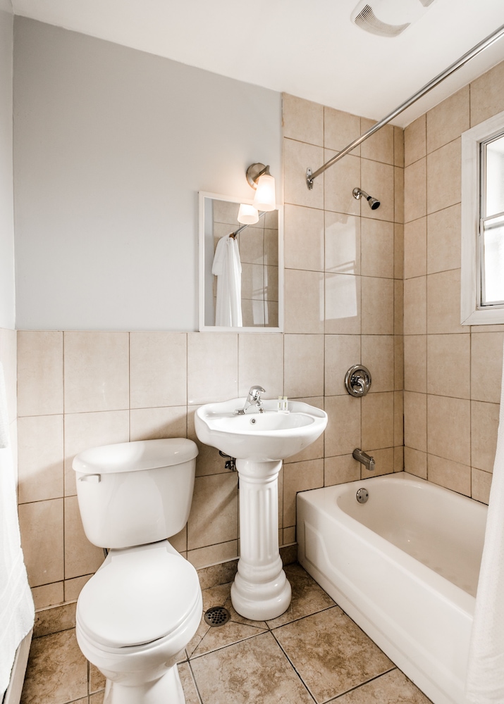 Olux Hotel Motel Suites 68/71