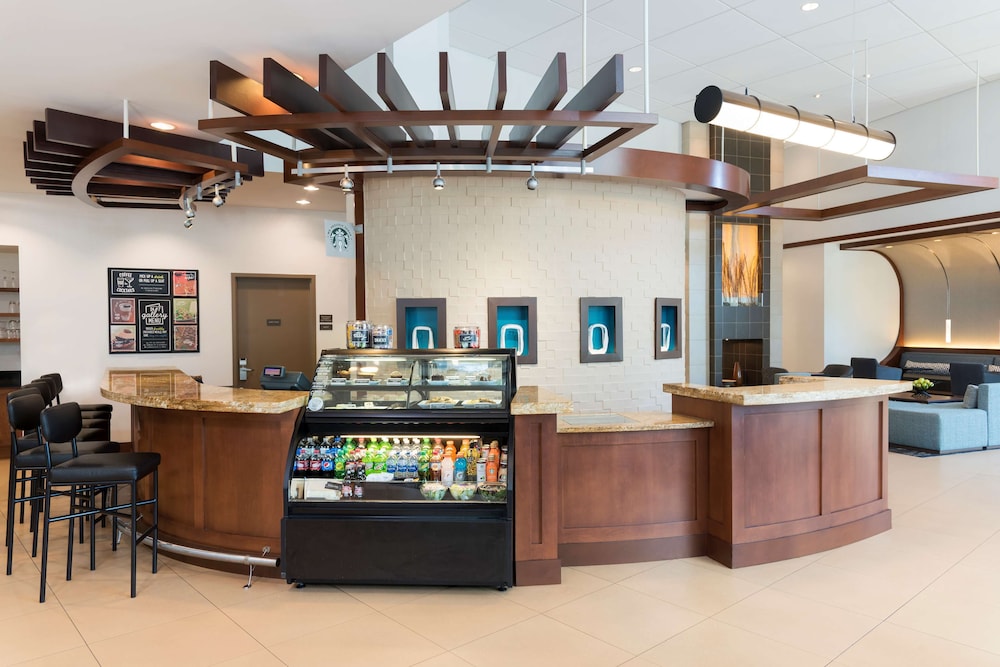 Hyatt Place Sarasota Bradenton 34/65
