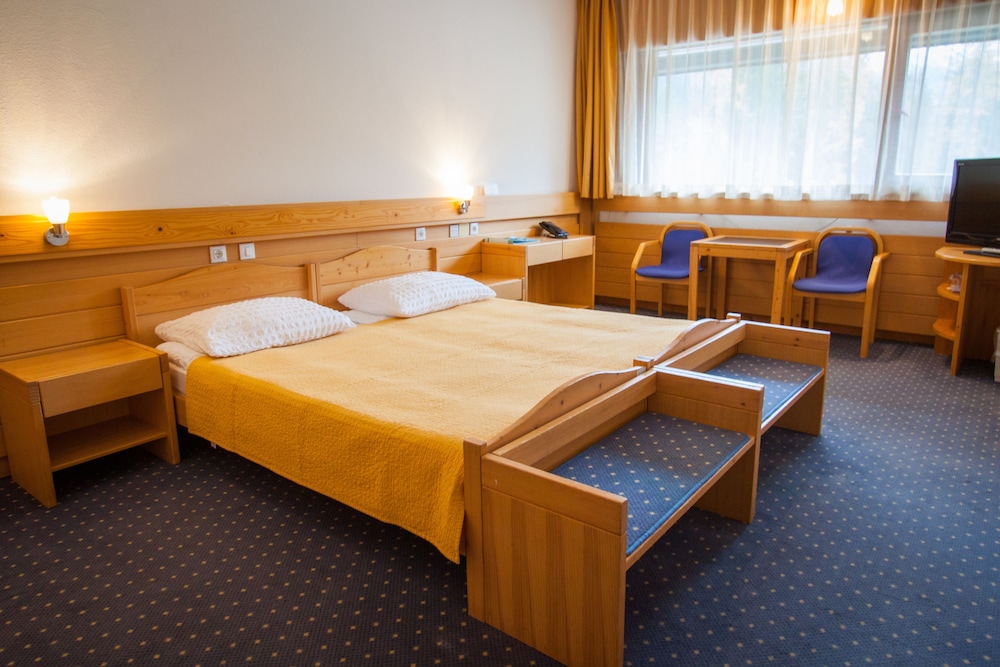Hotel Spik 3 Star 17/74