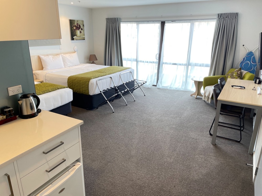 2 On Whiteleigh Motel 15/59