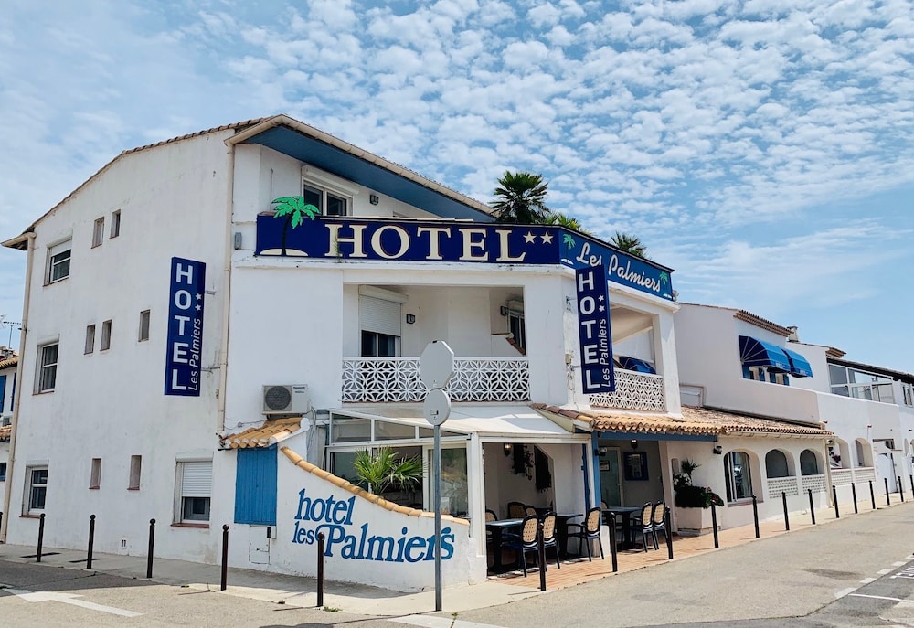 Hotel Les Palmiers En Camargue 2/50