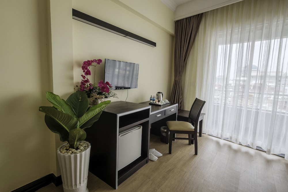 Paradise Hotel 21/32
