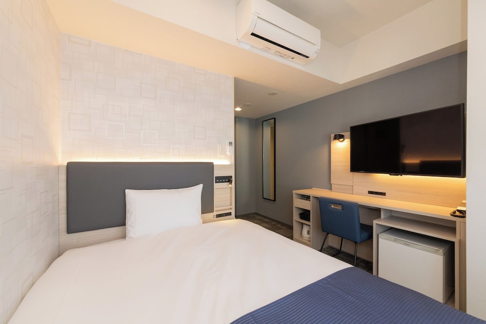 ECONOMY, DOUBLE BED, SMOKING