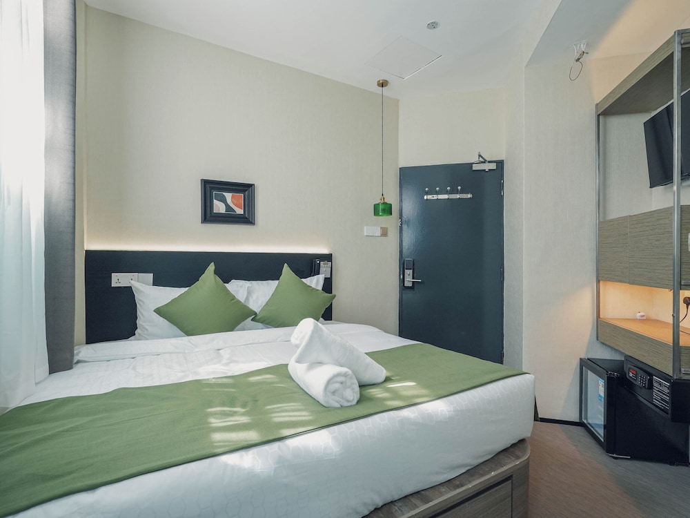 EXECUTIVE, KING BED