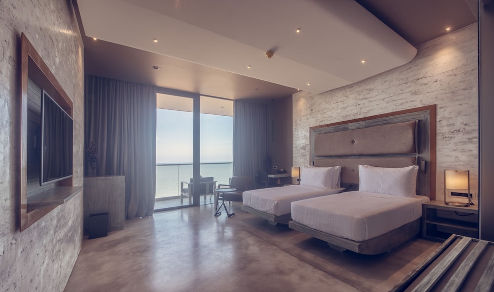 Pledgescape Negombo 7/50