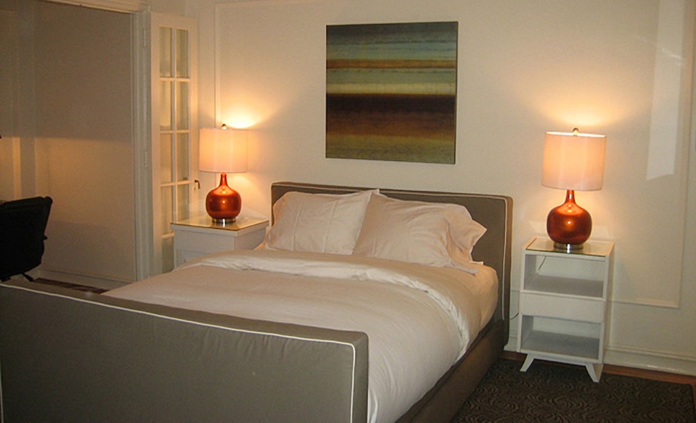 EFFICIENCY, STUDIO, QUEEN BED, KITCHEN, ANNEX