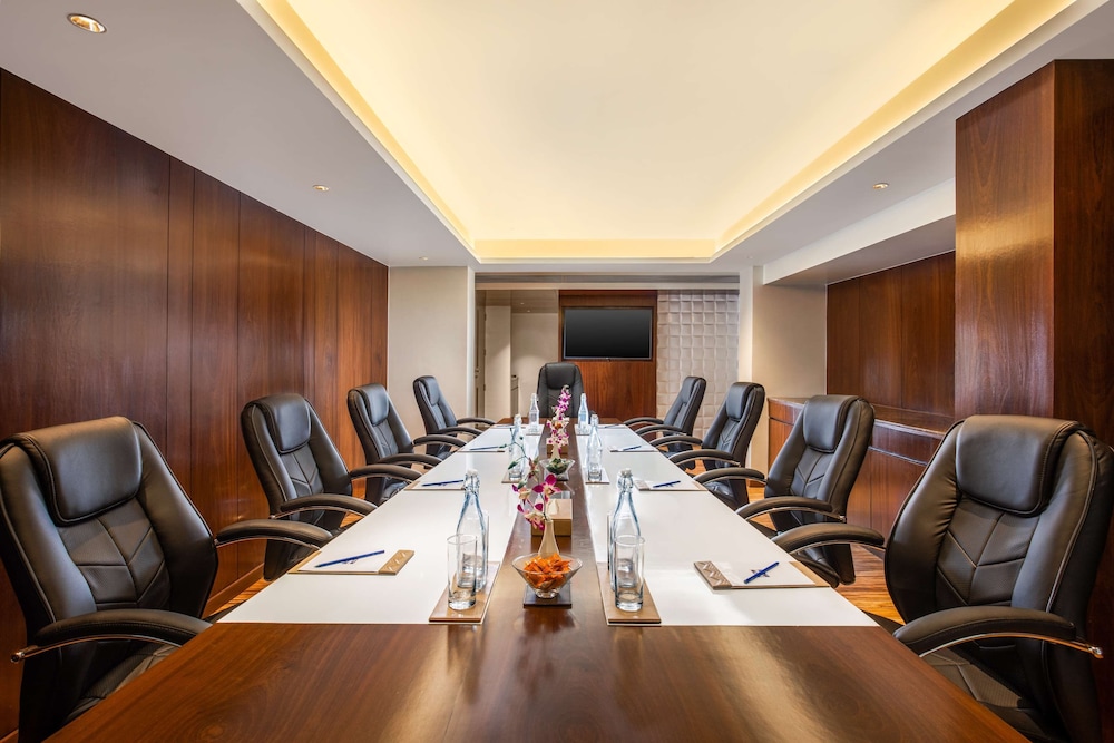 Royal Hometel Suites Dahisar Mumbai 26/43