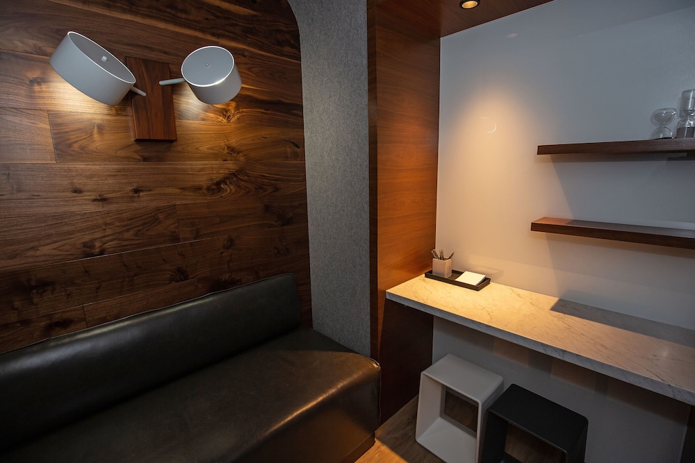 YOTEL San Francisco, Select by Hilton 76/76