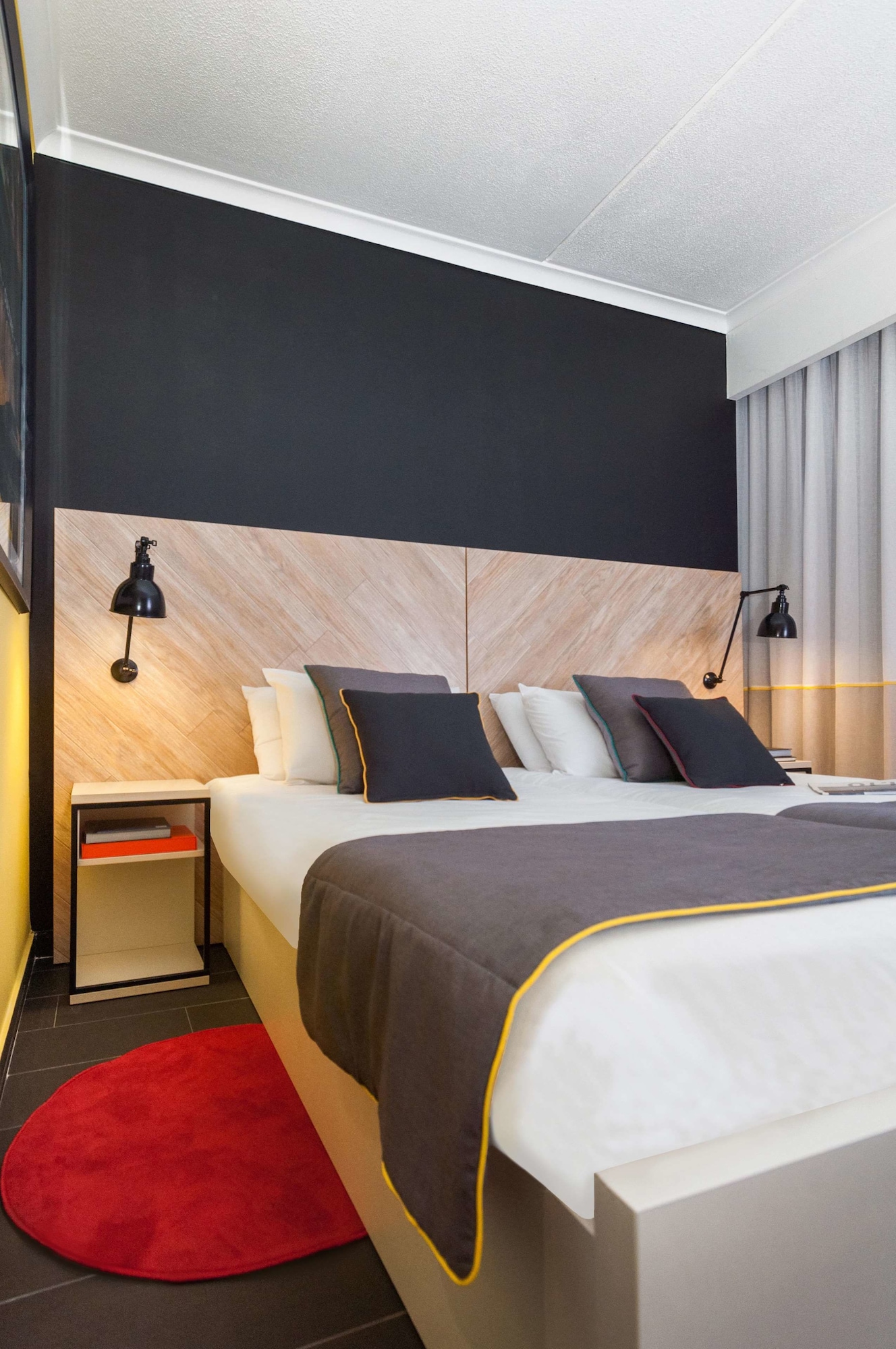 STANDARD, DOUBLE OR TWIN BED