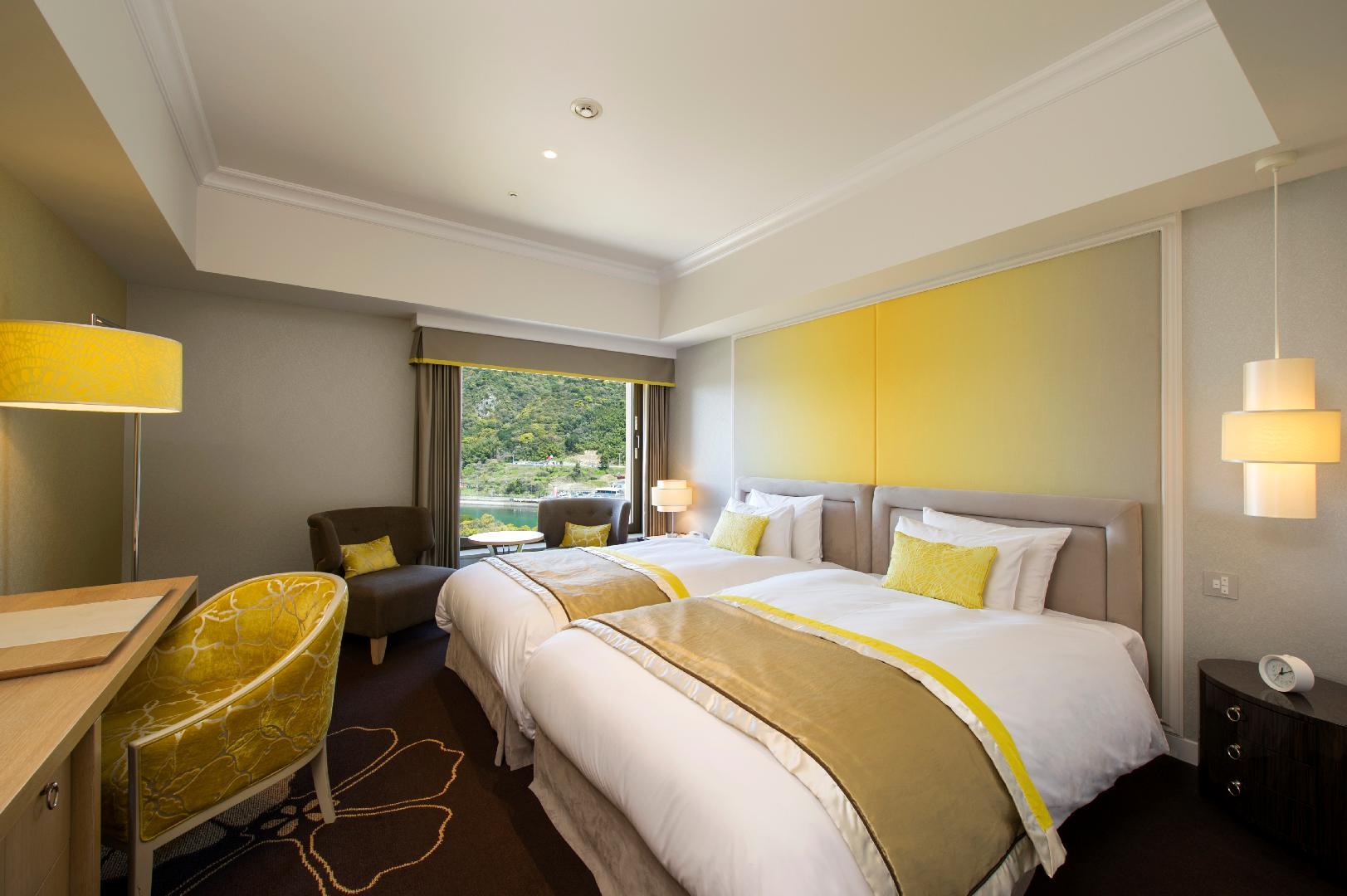 Hollywood, Premium, Twin Beds, Mountain View